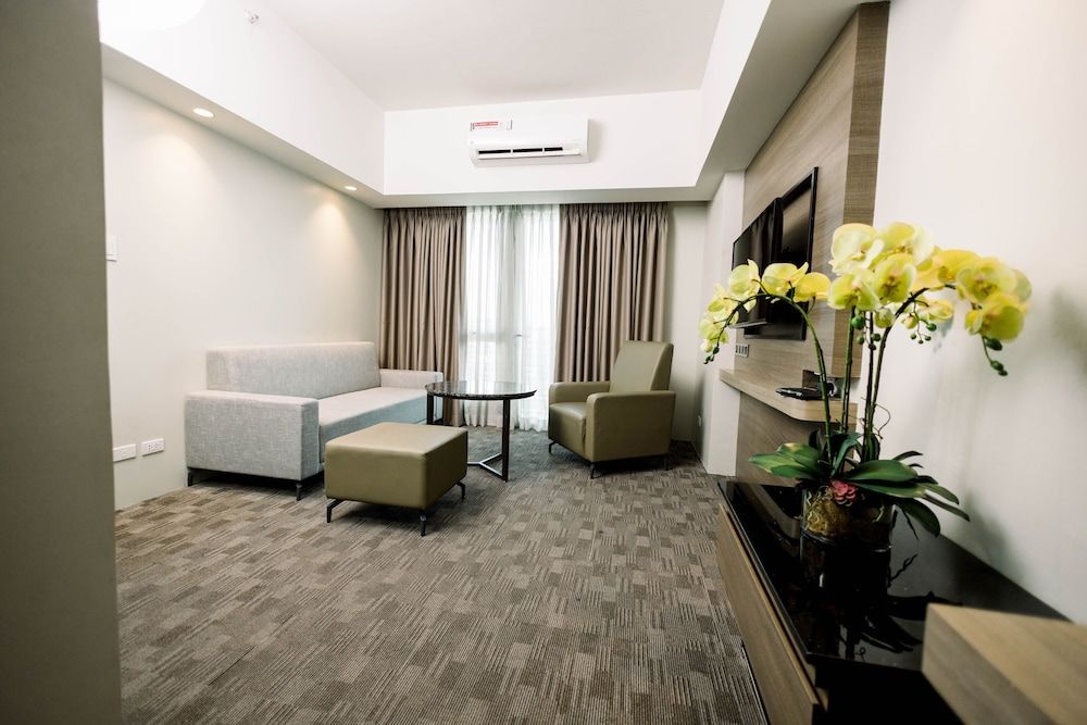 Sotogrande Hotel Katipunan Executive Suite, 2 Bedrooms, Non Smoking, City View 6