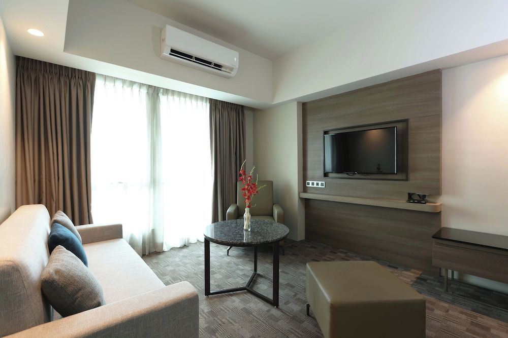 Sotogrande Hotel Katipunan Executive Suite, 2 Bedrooms, Non Smoking, City View 5