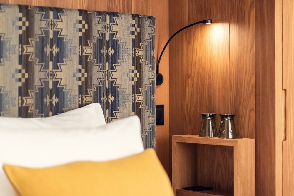 Conrad's Mountain Lodge Single Room 2