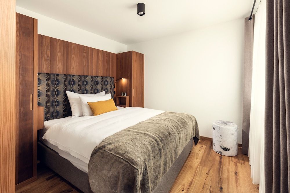 Conrad's Mountain Lodge Single Room