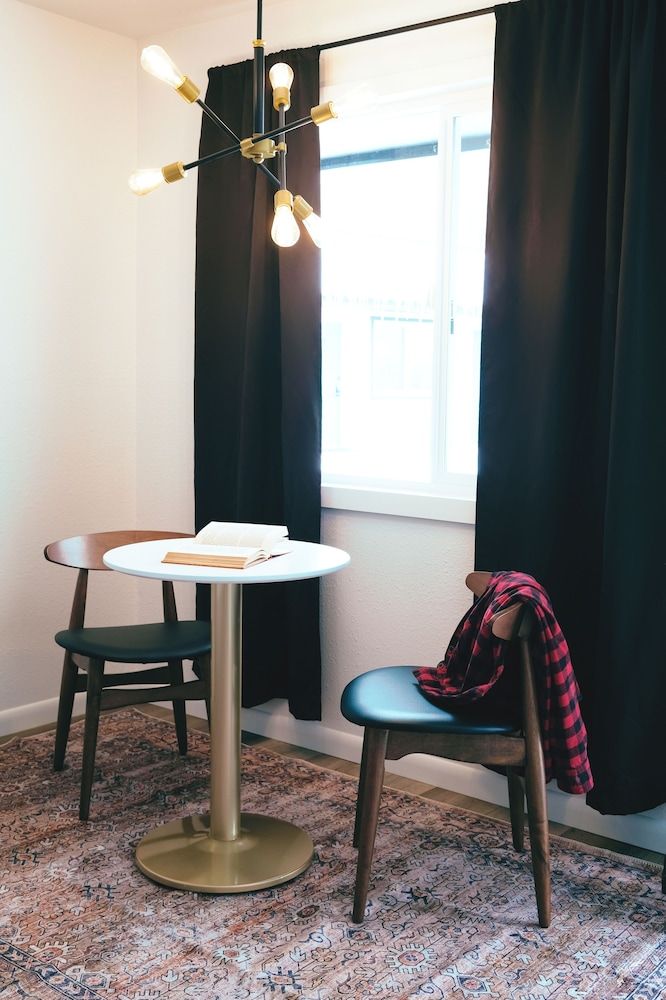 Jackalope Motor Lodge Standard Room, 2 Queen Beds 6