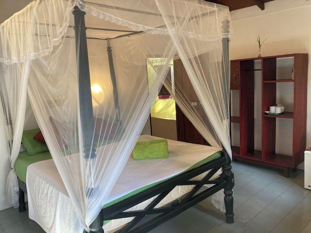 Seashore Mirissa Classic Double Room, 1 King Bed, Garden View, Beachside 10