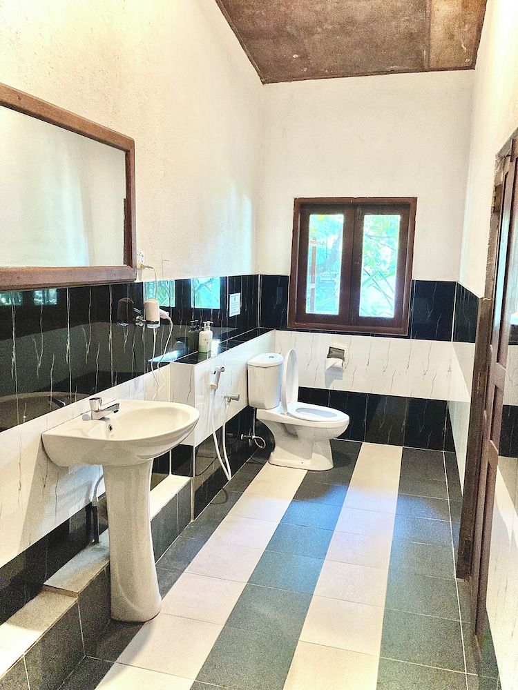 Seashore Mirissa Classic Double Room, 1 King Bed, Garden View, Beachside 8