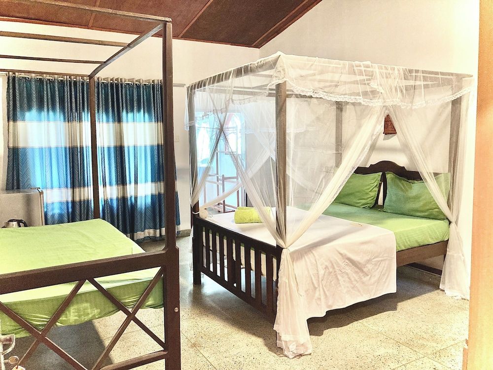 Seashore Mirissa Classic Double Room, 1 King Bed, Garden View, Beachside 4