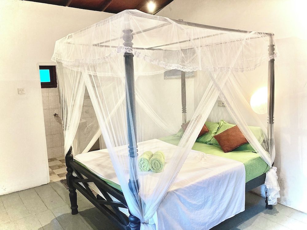 Seashore Mirissa Classic Double Room, 1 King Bed, Garden View, Beachside 3