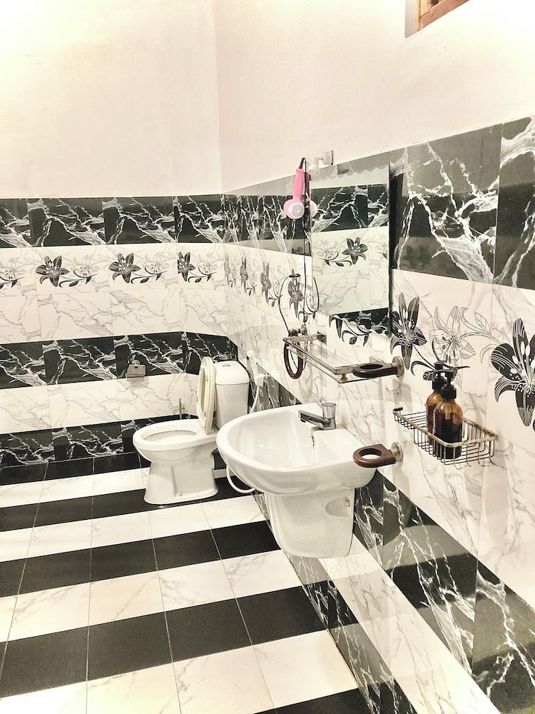 Seashore Mirissa Comfort Double Room, 1 King Bed, Garden View, Beachside 5