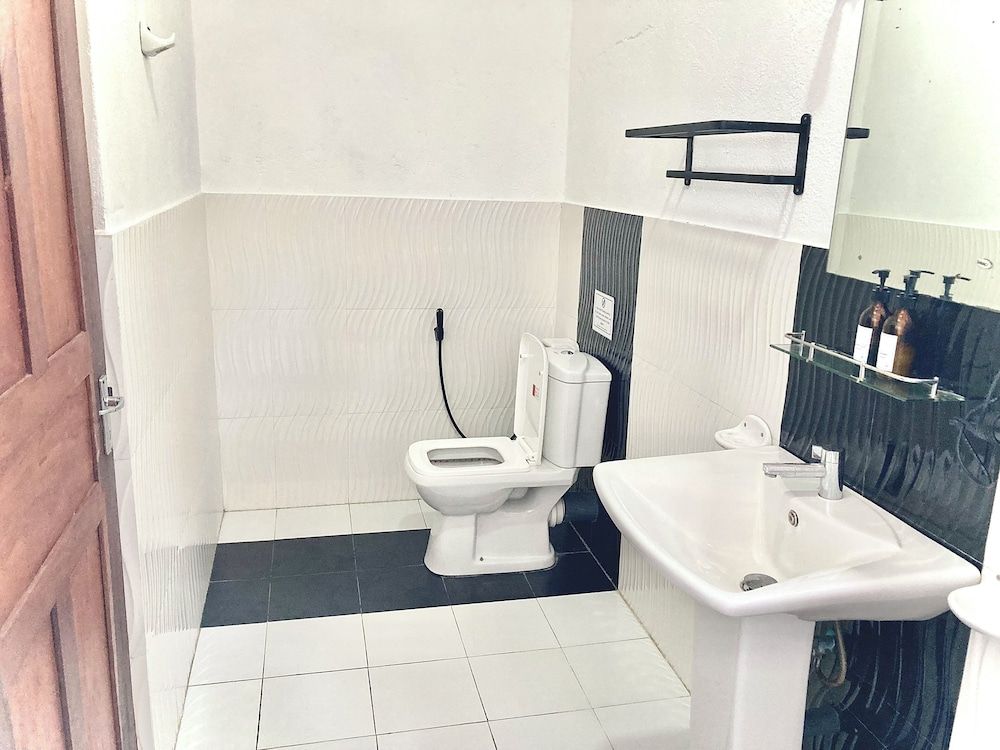 Seashore Mirissa Deluxe Double Room, 1 King Bed, Air conditioning, Beachside 7