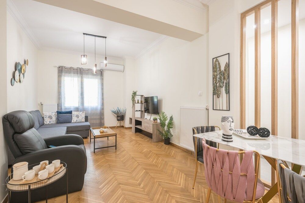 Elegant Suite by CloudKeys City Apartment 25