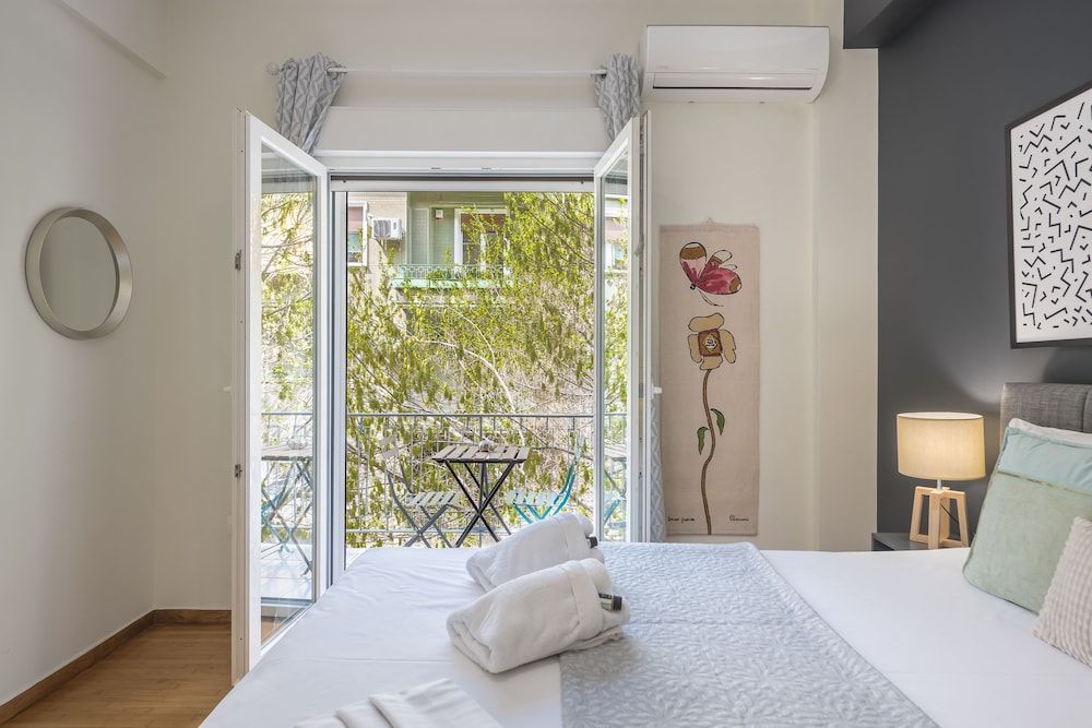 Elegant Suite by CloudKeys City Apartment 10