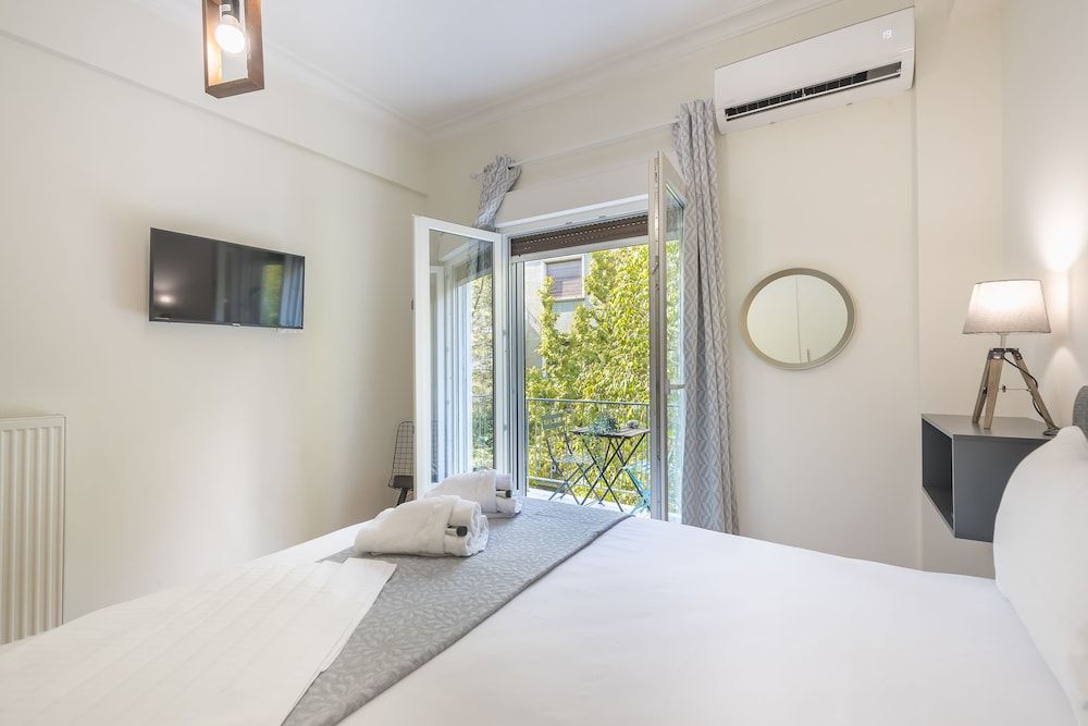 Elegant Suite by CloudKeys City Apartment 15