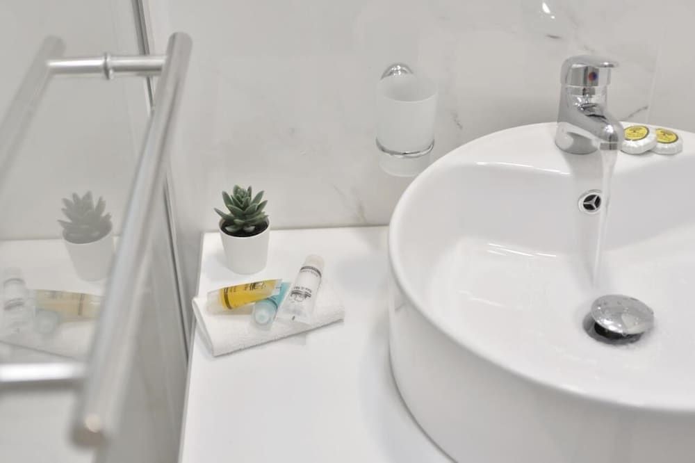 GTD8210 - Acropolis Cozy Apt. Apartment 4