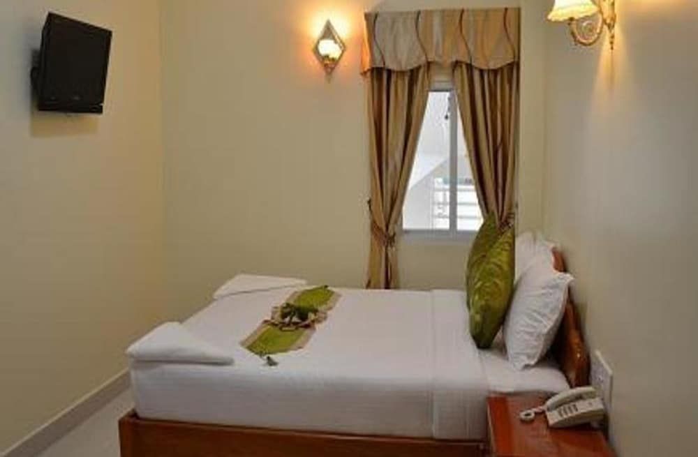 undefined Green Centre Point Inn 4