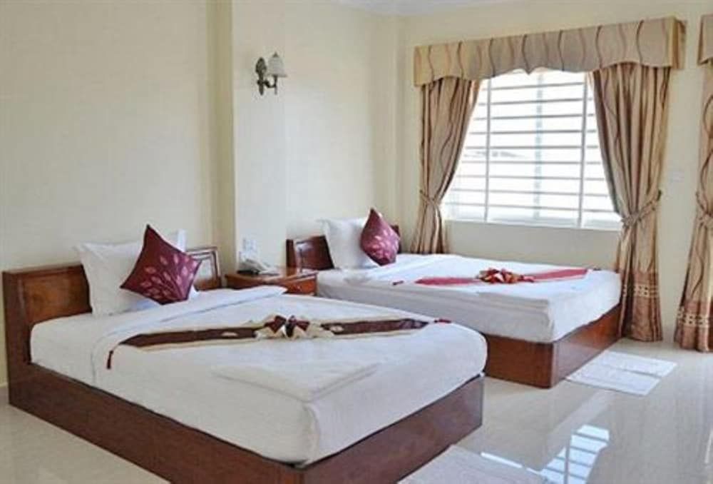 undefined Green Centre Point Inn 7