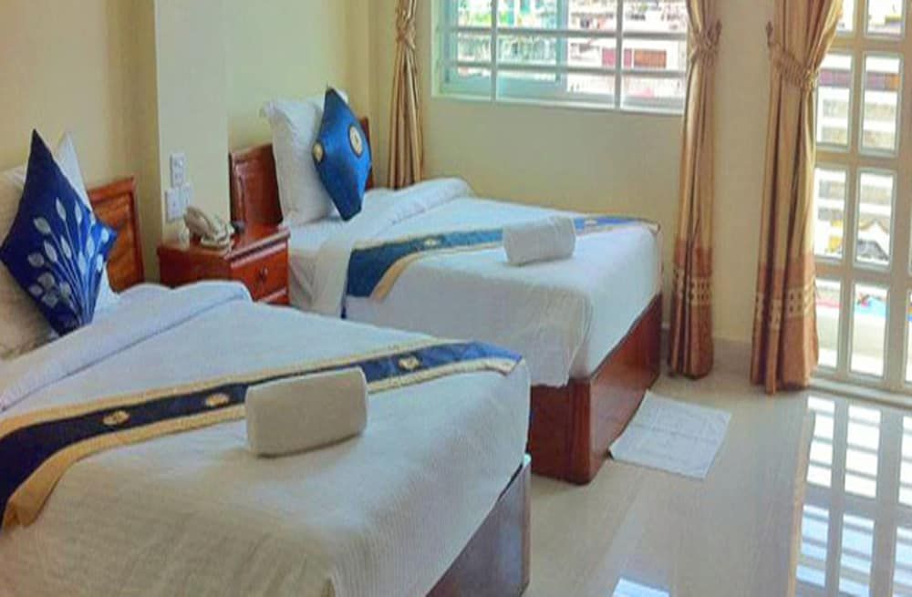 undefined Green Centre Point Inn 6