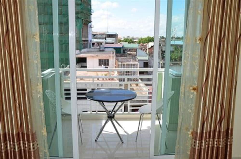 undefined Green Centre Point Inn 8