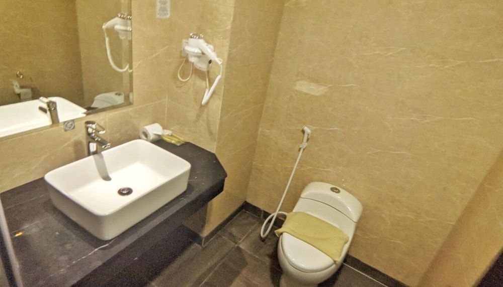 undefined Lovina at Pelita Nagoya Apartment 9