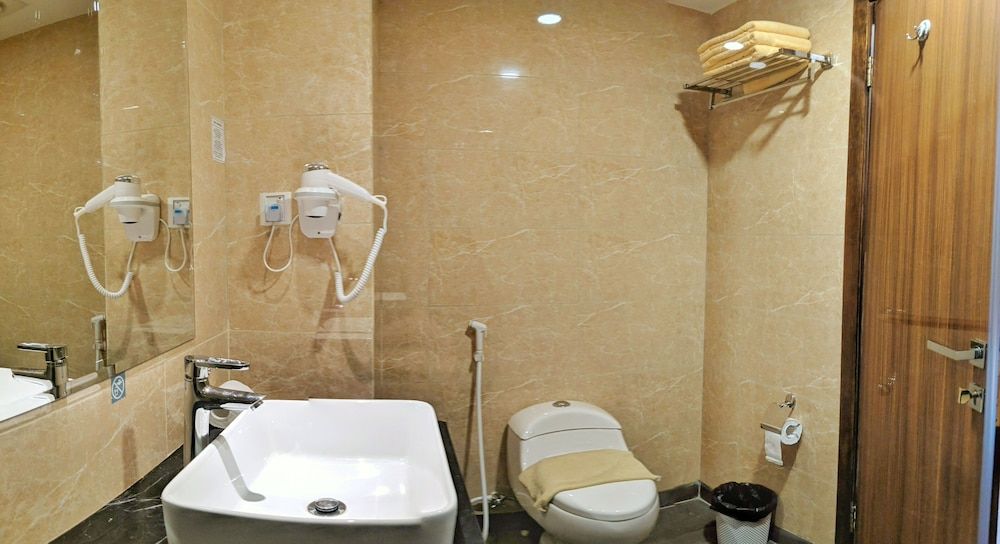 undefined Lovina at Pelita Nagoya Apartment 8