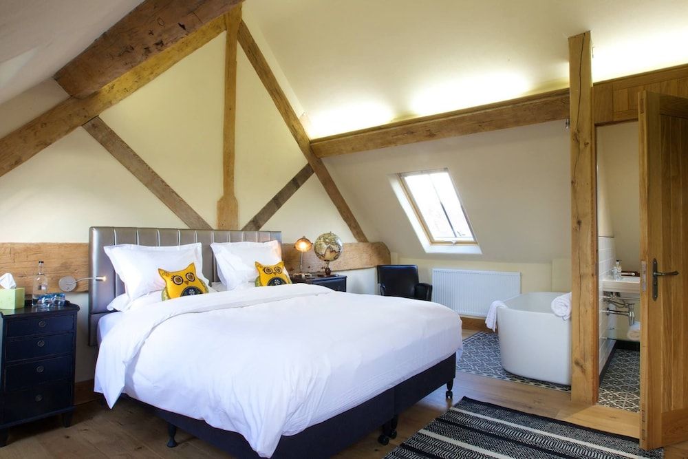 Eckington Manor Deluxe Double Room 2