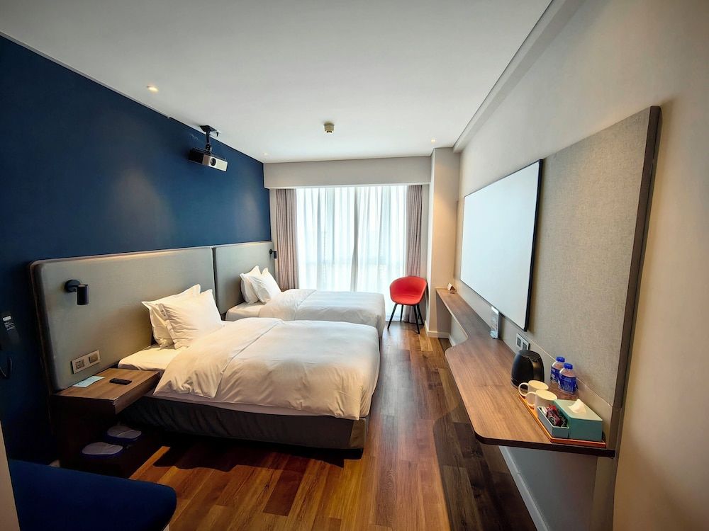 Standard Room, 2 Twin Beds, Lake View (Audio Visual)
