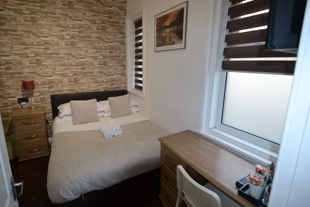 Hotel 33 Standard Double Room, Ensuite