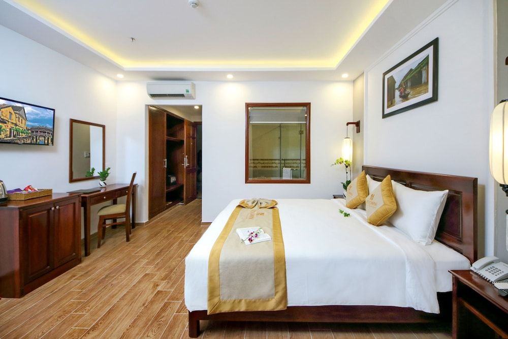 Uptown Hoi An Hotel Deluxe double with balcony and city view