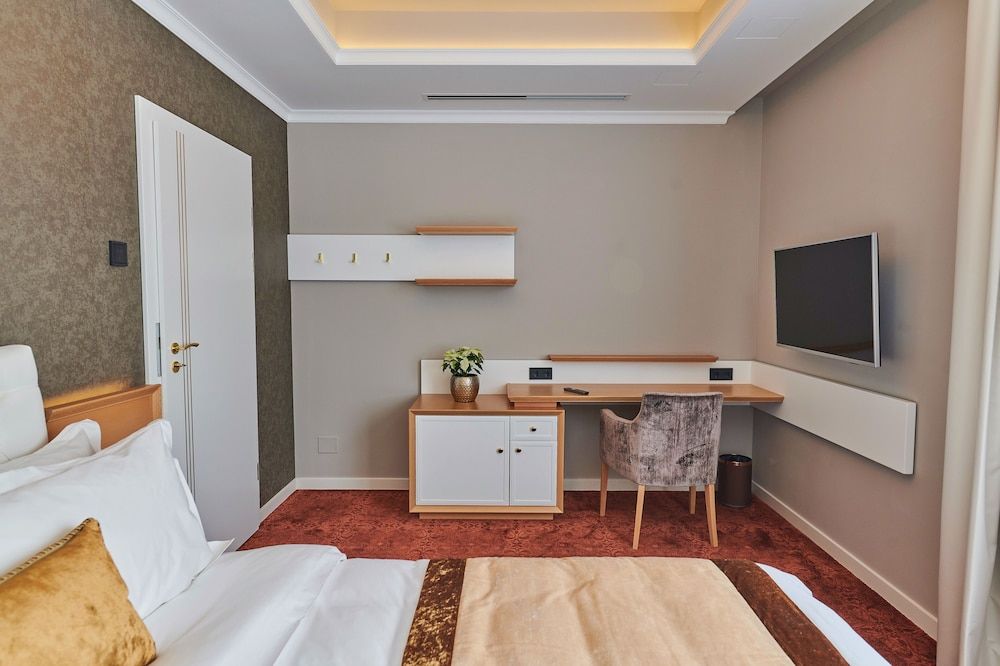 Pergola Boutique Hotel Deluxe Room 8