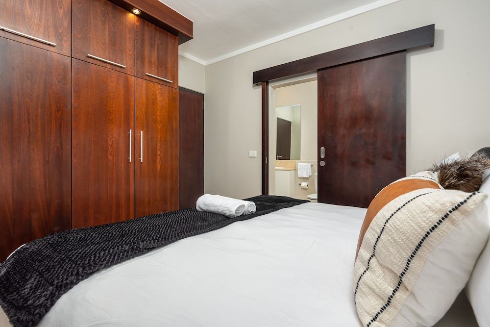 undefined Icon 1402 7