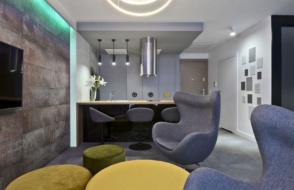 undefined Elite Apartments Waterlane Pool Access 10