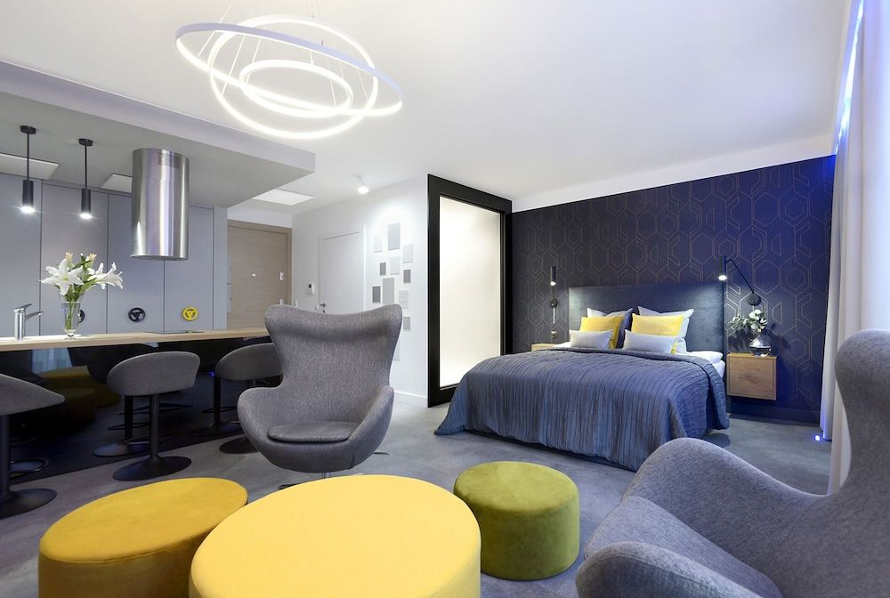 undefined Elite Apartments Waterlane Pool Access