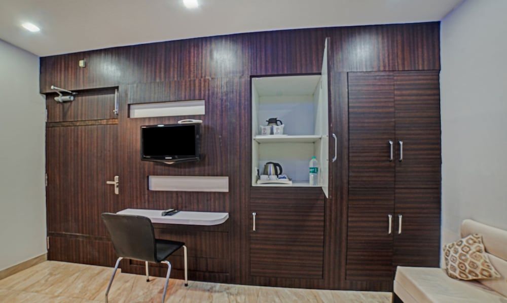 Treebo Trend South Park Deluxe Double Room 6