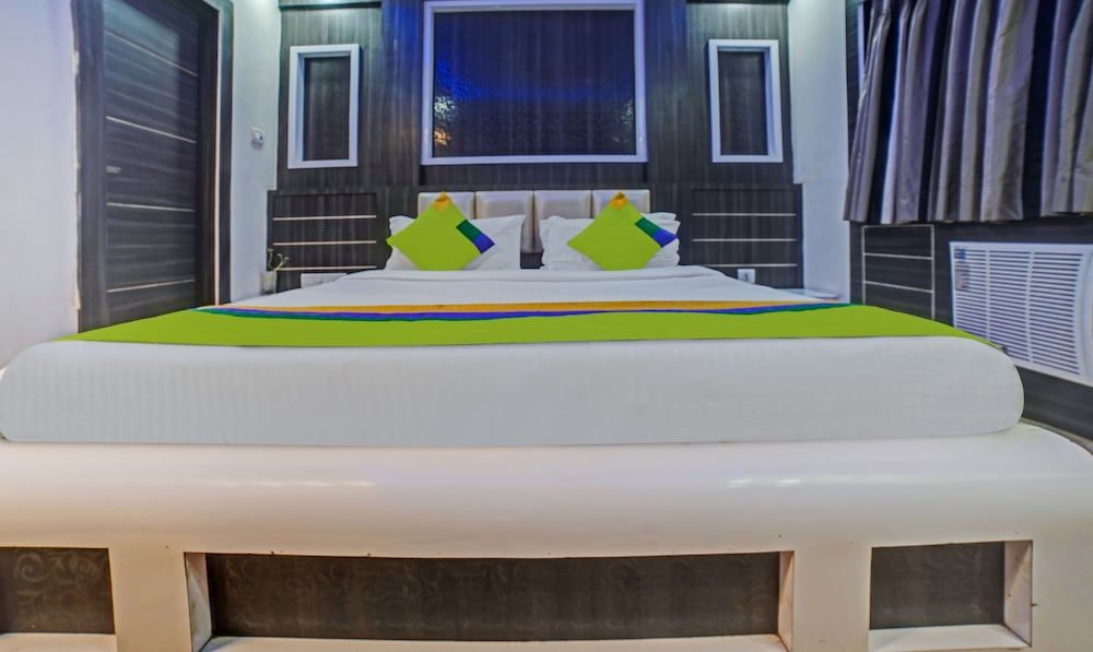 Treebo Trend South Park Deluxe Double Room 7