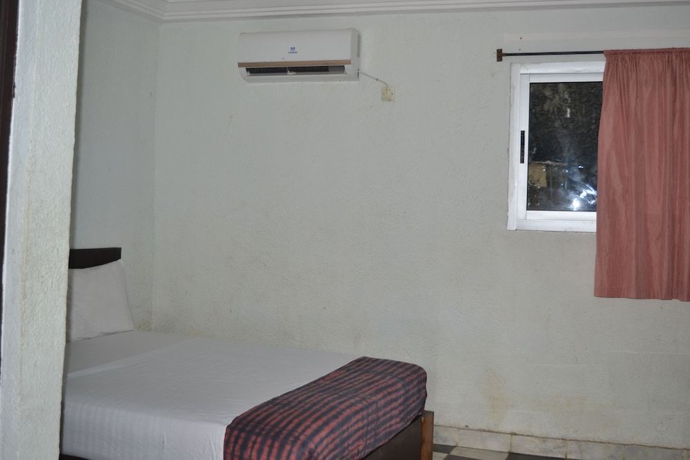 Les Chambres Du Prélat Classic Room, 1 Queen Bed, Non Smoking, Ensuite 6