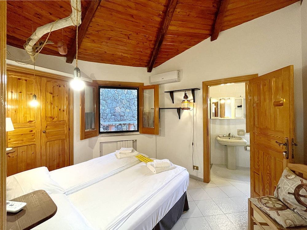 Family Bungalow, 2 Bedrooms, Terrace, Partial Sea View (Vulcano)