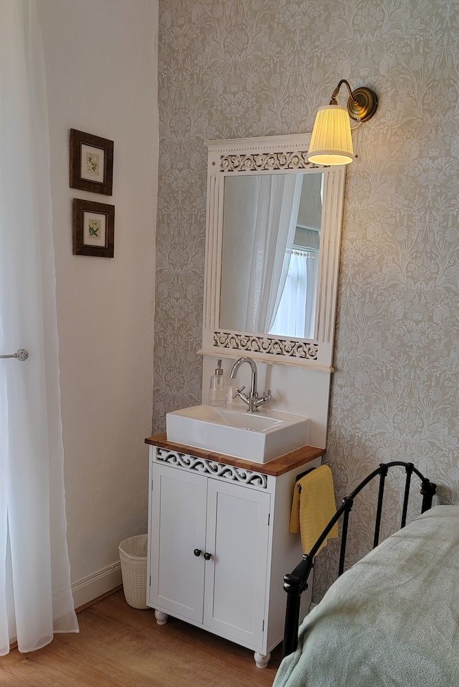 Puddle Duck Lodge Superior Single Room, Private Bathroom, Garden View (Pet Friendly) 2