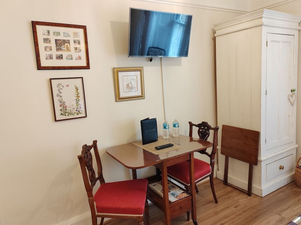 Puddle Duck Lodge Deluxe Double Room, Ensuite, Garden View (4 Poster Bed) 3