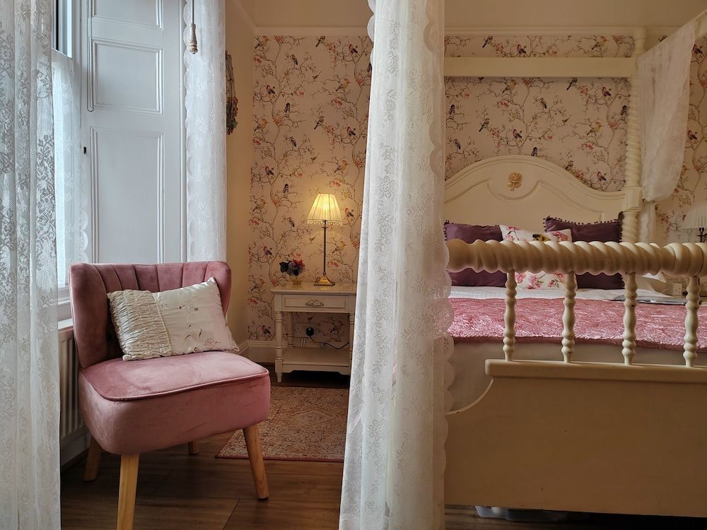 Puddle Duck Lodge Deluxe Double Room, Ensuite, Garden View (4 Poster Bed) 2