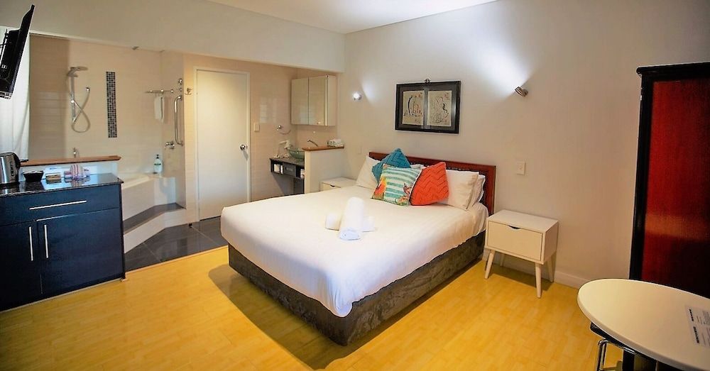 Deluxe Spa Room, Queen Bed (Room 33A)