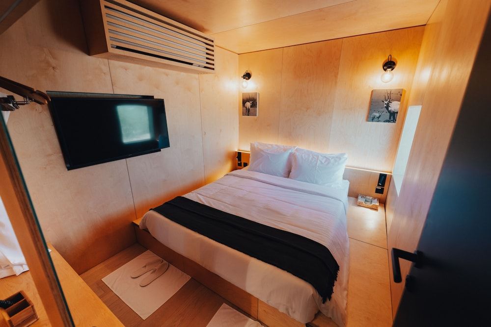 Bab Al Nojoum Al Mugheirah 1 Bedroom Cabin 3