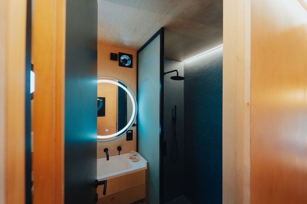 Bab Al Nojoum Al Mugheirah 1 Bedroom Cabin 8