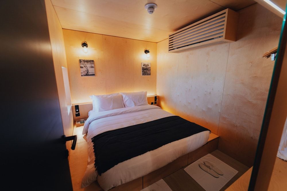 Bab Al Nojoum Al Mugheirah Two Bedroom Cabin 3