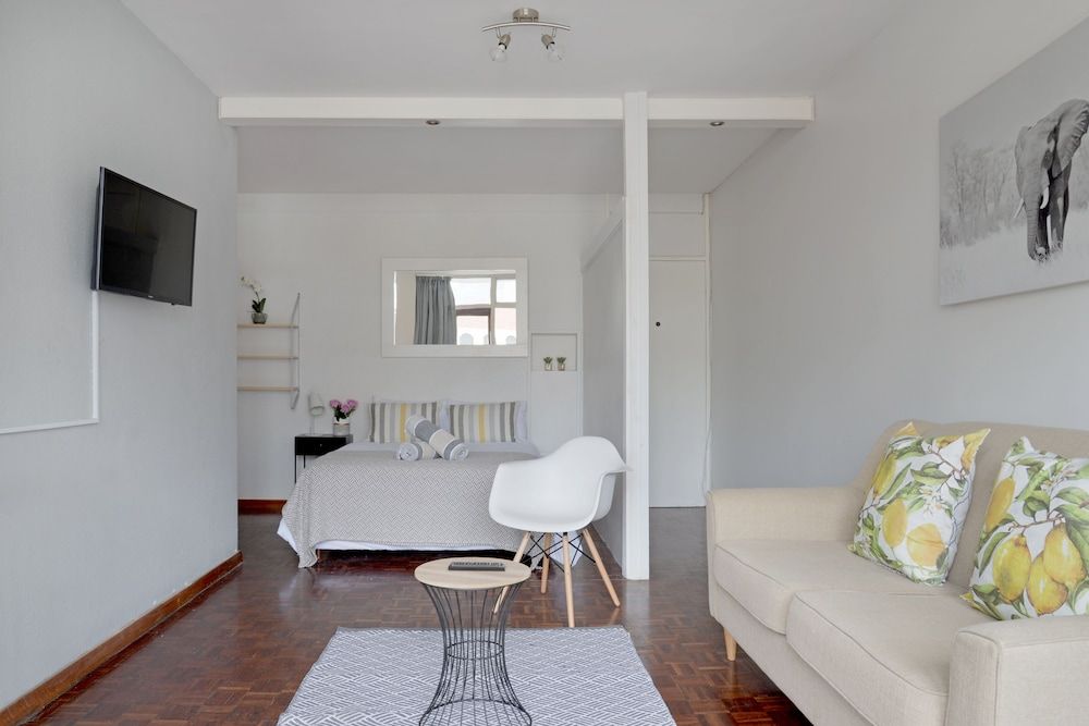 undefined 409 St Martini 7