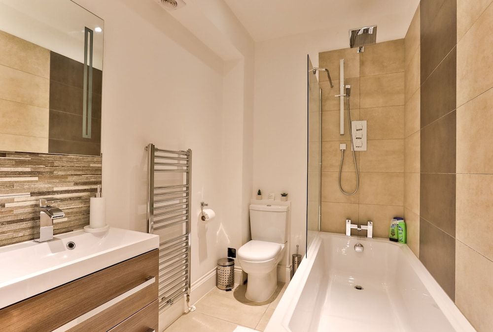 KVM - Jubilee Mansions 2 Apartment, Private Bathroom (KVM - Jubilee Mansions 2) 12