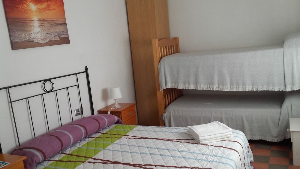 La Llar de Laura Quadruple Room 3