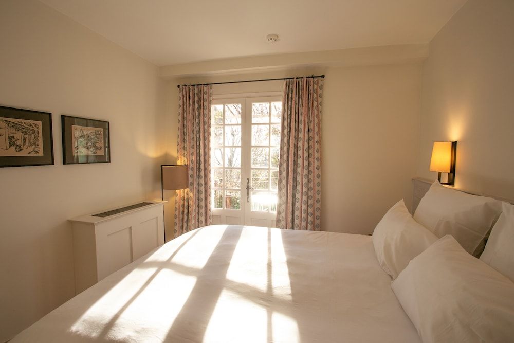 Lou Calen Retreat Classic Room 2