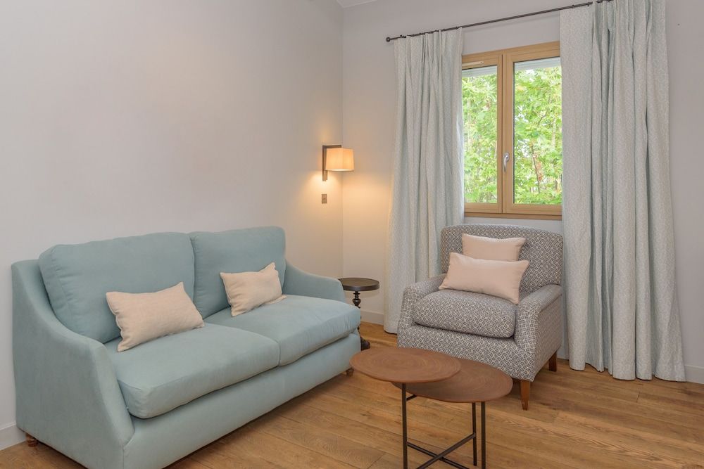 Lou Calen Retreat Superior Room 4