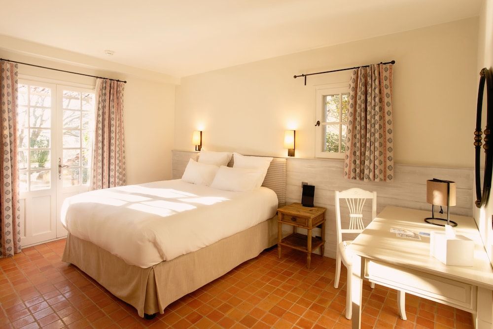 Lou Calen Retreat Classic Room