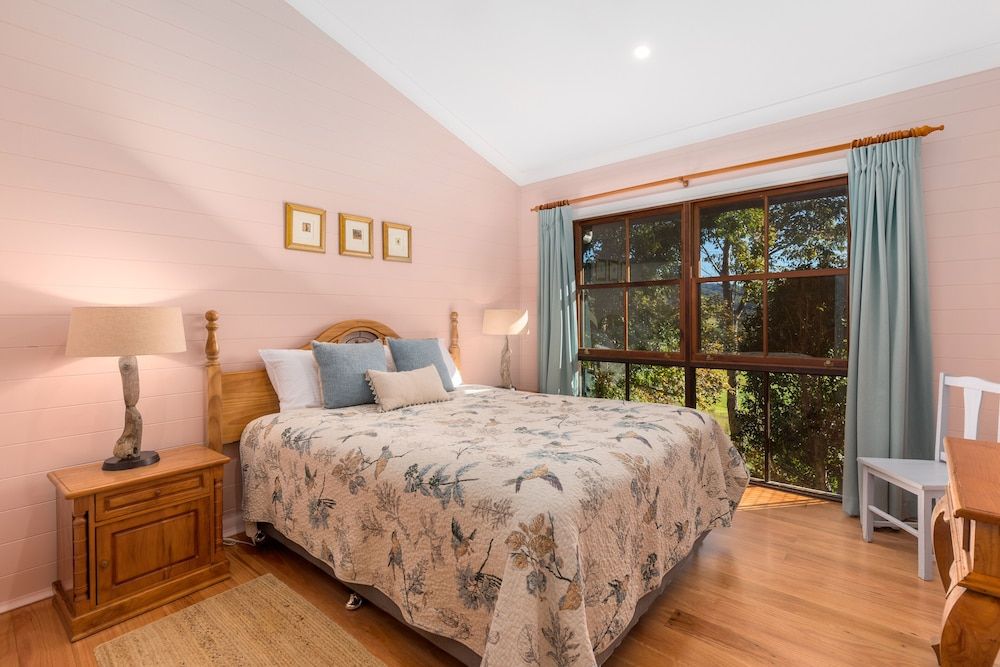 Friday Creek Retreat 1BR Australian Country Cottage 2