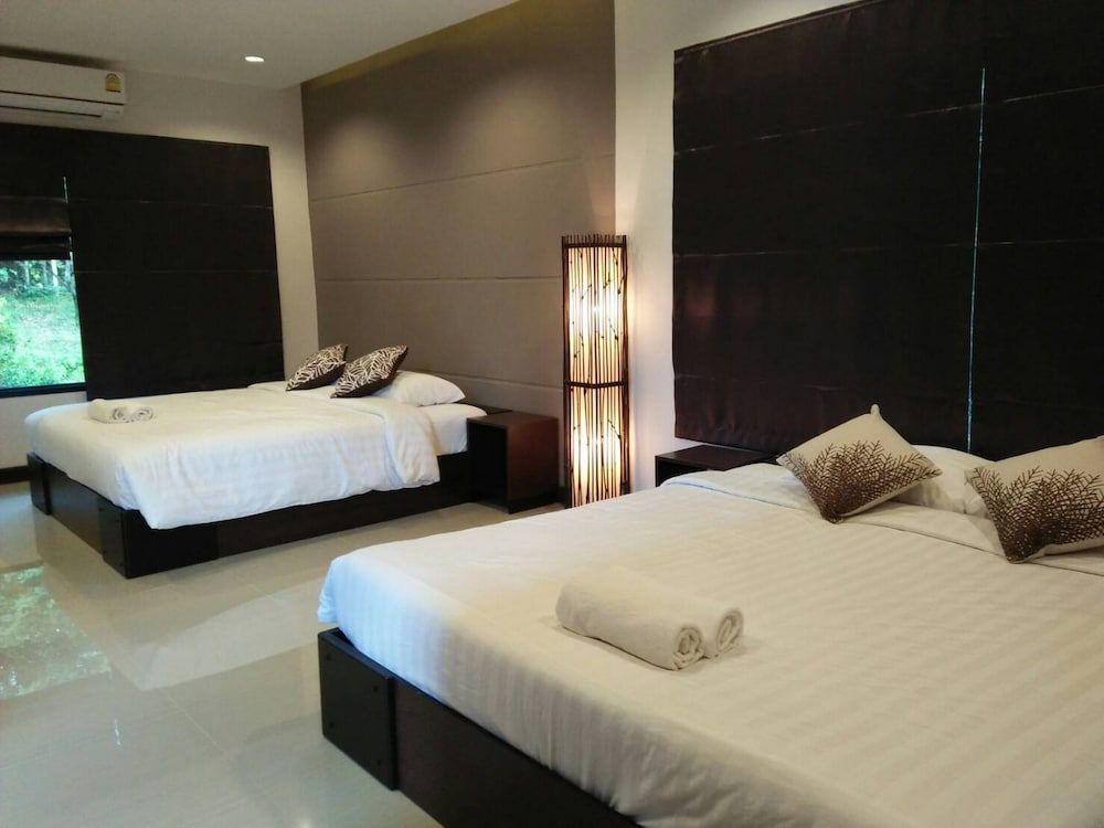 Bhupimarn Garden House Quadruple Room, Garden View 4