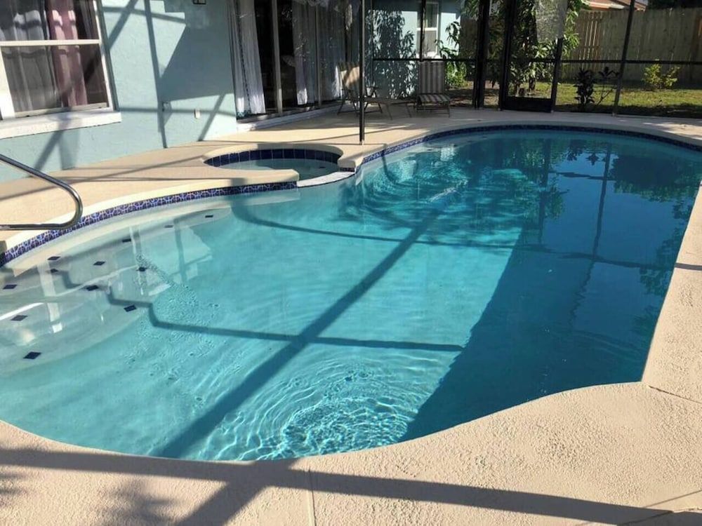 undefined Parsley · New! Luxury, Near Disney & Universal. Sleep 9 8