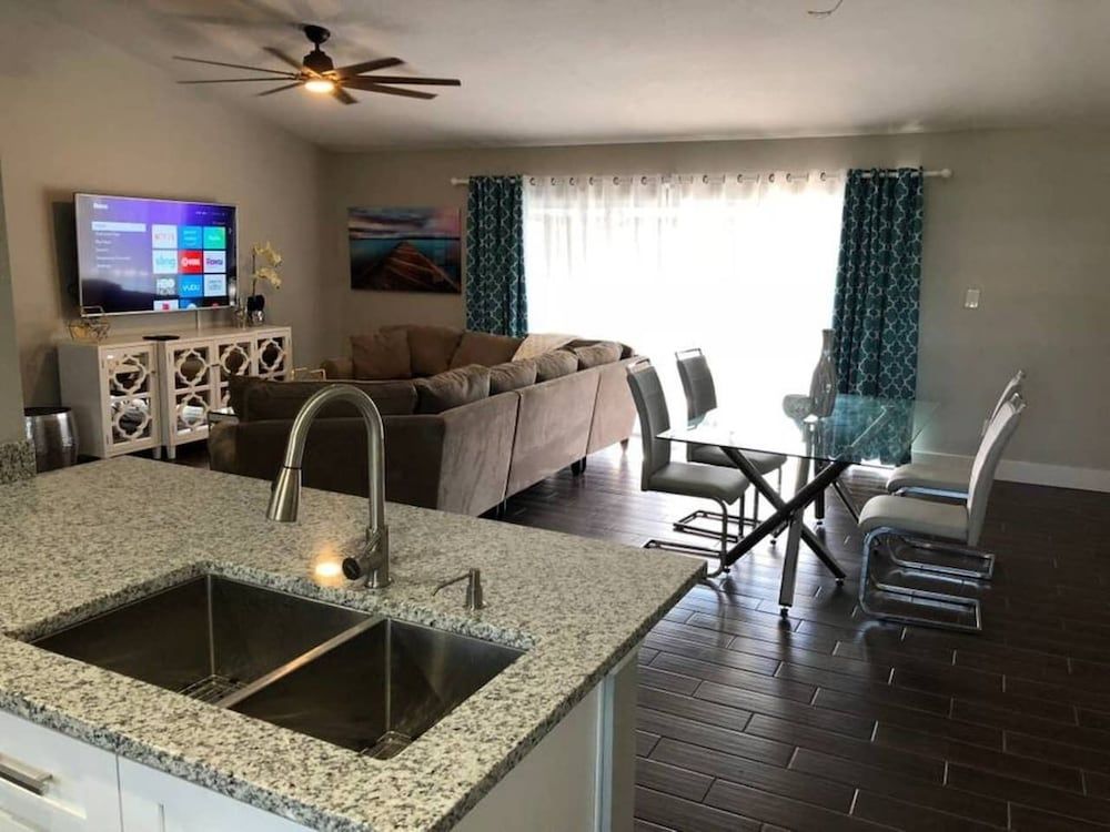 undefined Parsley · New! Luxury, Near Disney & Universal. Sleep 9 3